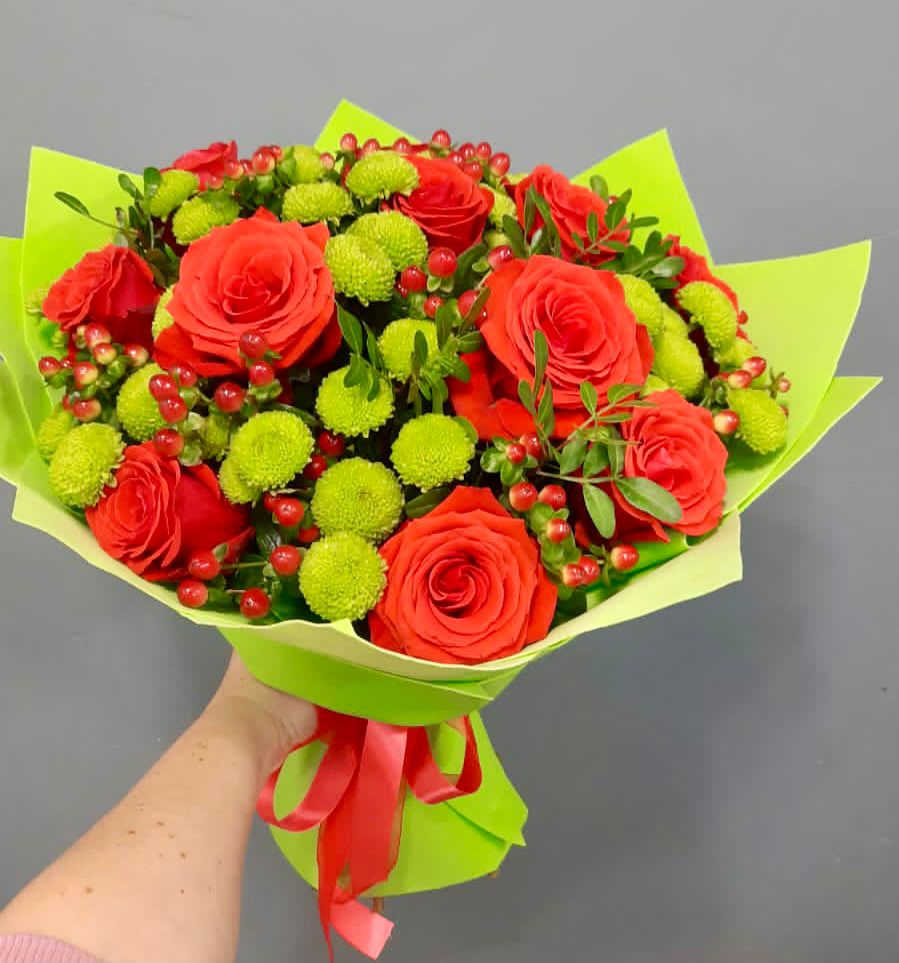 Букет цветов из: Хризантемы и Розы в Мильково Камчатского края