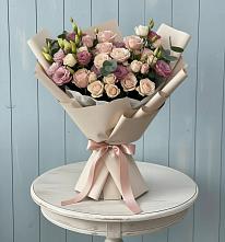 Букет цветов из:  Розы и Лизиантусы в Мильково Камчатского края