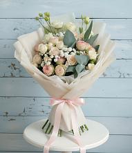 Букет цветов из:  Розы и Лизиантусы в Мильково Камчатского края