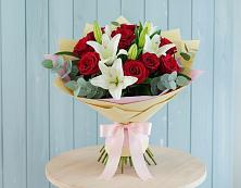 Букет цветов из:  Лилии и Розы в Мильково Камчатского края