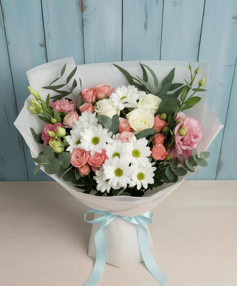 Букет цветов из: Розы, Лизиантусы и Хризантемы в Мильково Камчатского края