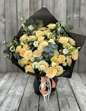 Букет цветов из:  Розы и Лизиантусы в Мильково Камчатского края