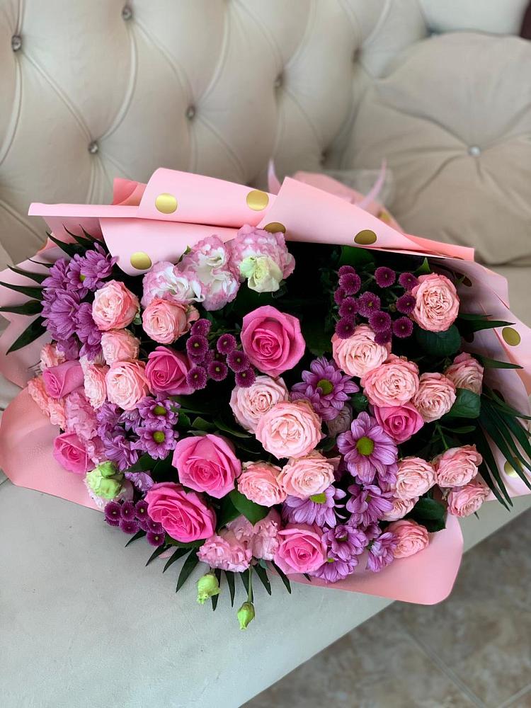 Букет цветов из: Хризантемы, Розы и Лизиантусы в Мильково Камчатского края