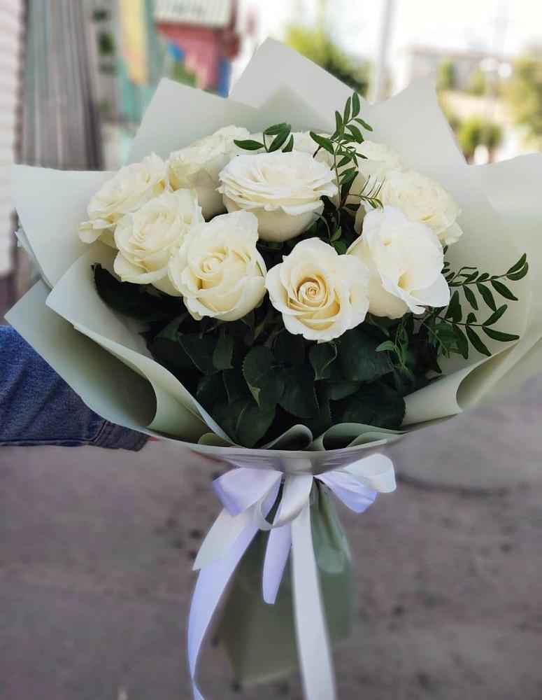 Букет Белые розы Проуд в Мильково Камчатского края