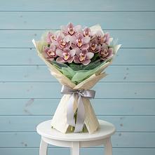 Букет цветов из:  Орхидеи и Розы в Мильково Камчатского края