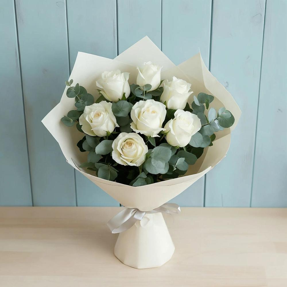 Букет Белые розы в Эвкалипте в Мильково Камчатского края