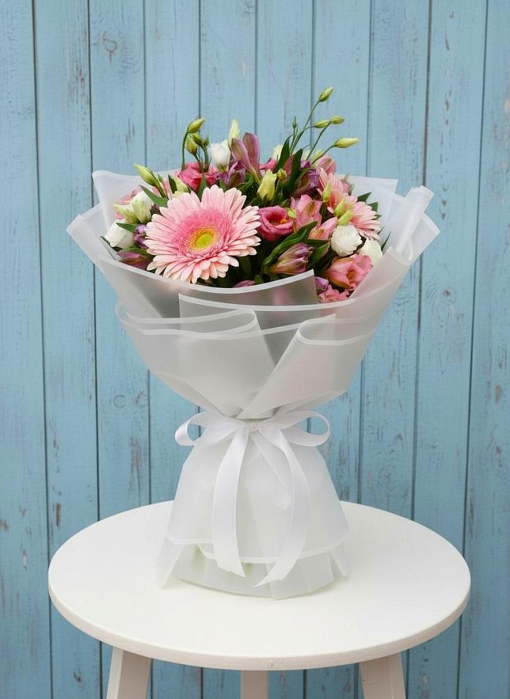 Букет цветов из: Герберы, Альстромерии и Лизиантусы в Мильково Камчатского края