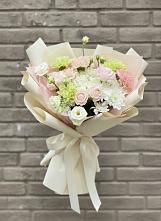 Букет цветов из:  Гвоздики, Розы, Лизиантусы и Хризантемы #REPLACE_PRED# Мильково Камчатского края