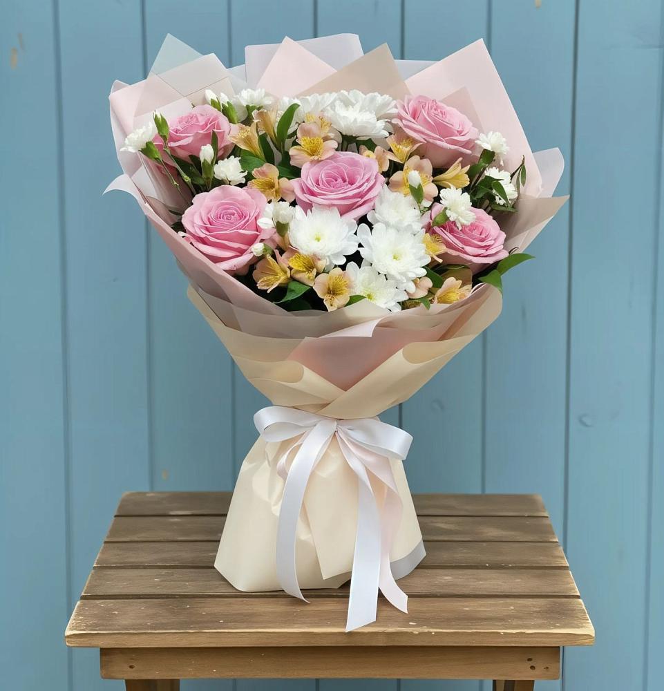 Букет цветов из: Гвоздики, Орхидеи и Розы в Мильково Камчатского края