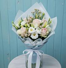Букет цветов из:  Розы и Лизиантусы в Мильково Камчатского края