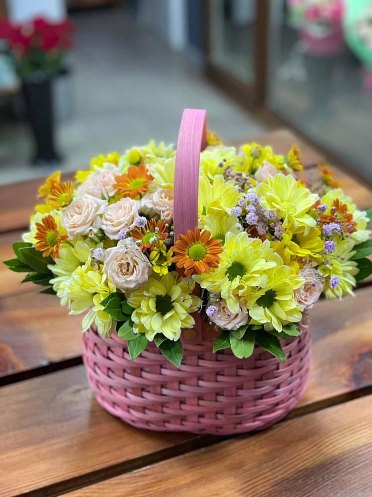 Цветочная композиция из Хризантемы и Розы в корзине в Мильково Камчатского края