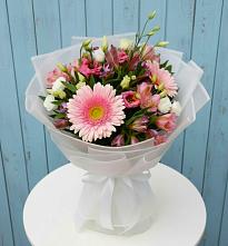 Букет цветов из:  Герберы, Альстромерии и Лизиантусы в Мильково Камчатского края