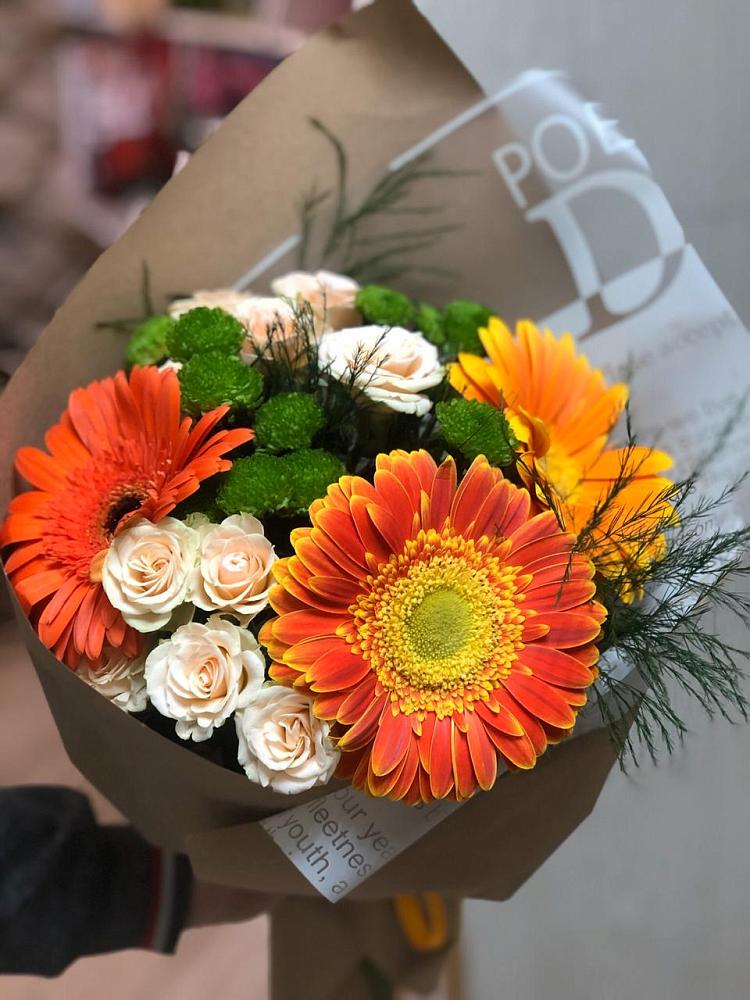Букет цветов из: Герберы, Хризантемы и Розы в Мильково Камчатского края