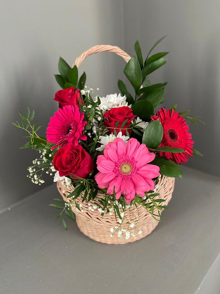 Цветочная композиция из Розы, Хризантемы и Герберы в корзине в Мильково Камчатского края