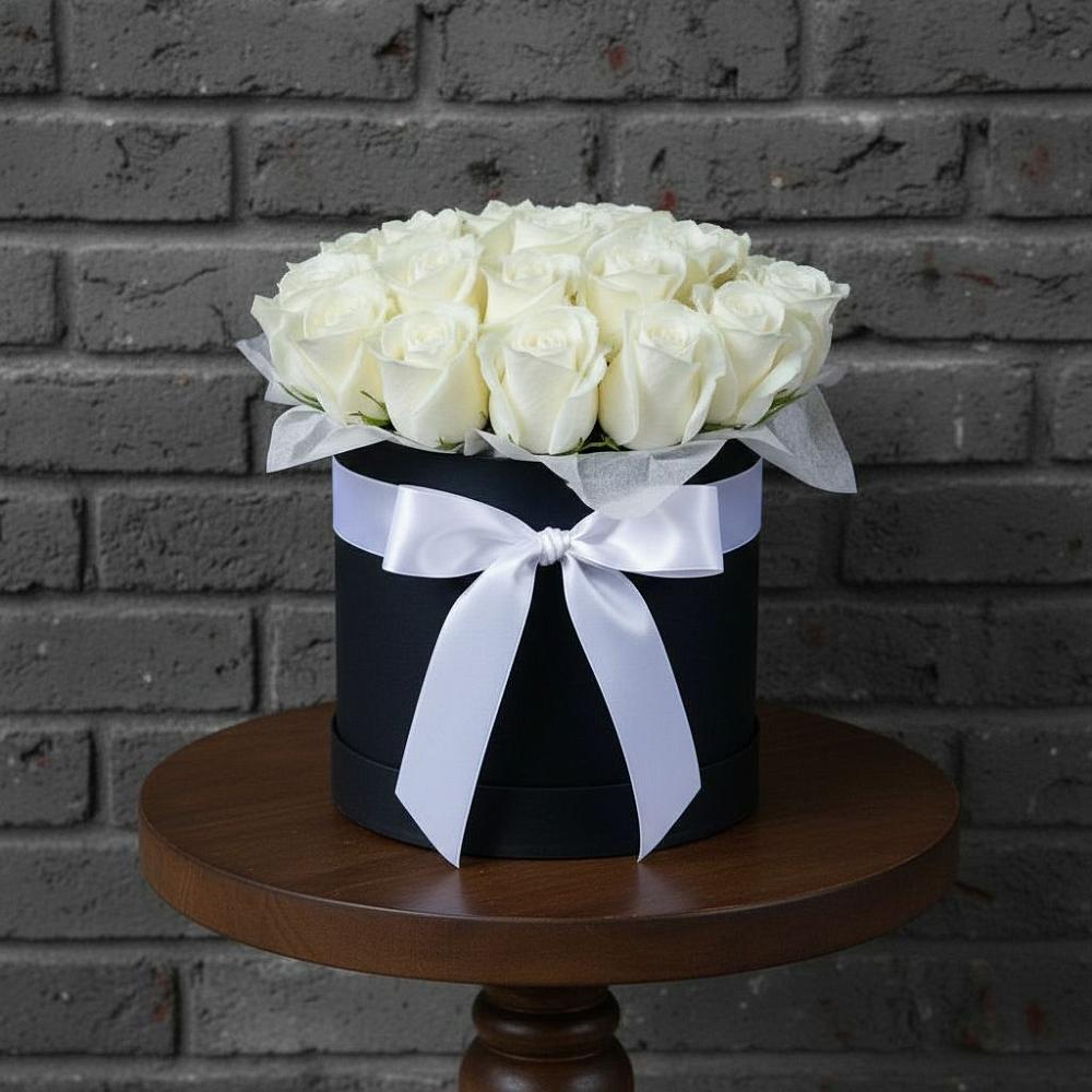 Цветочная композиция из Розы в шляпной коробке в Мильково Камчатского края