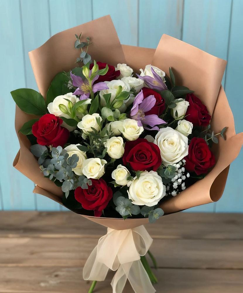 Букет цветов из: Розы и Альстромерии в Мильково Камчатского края