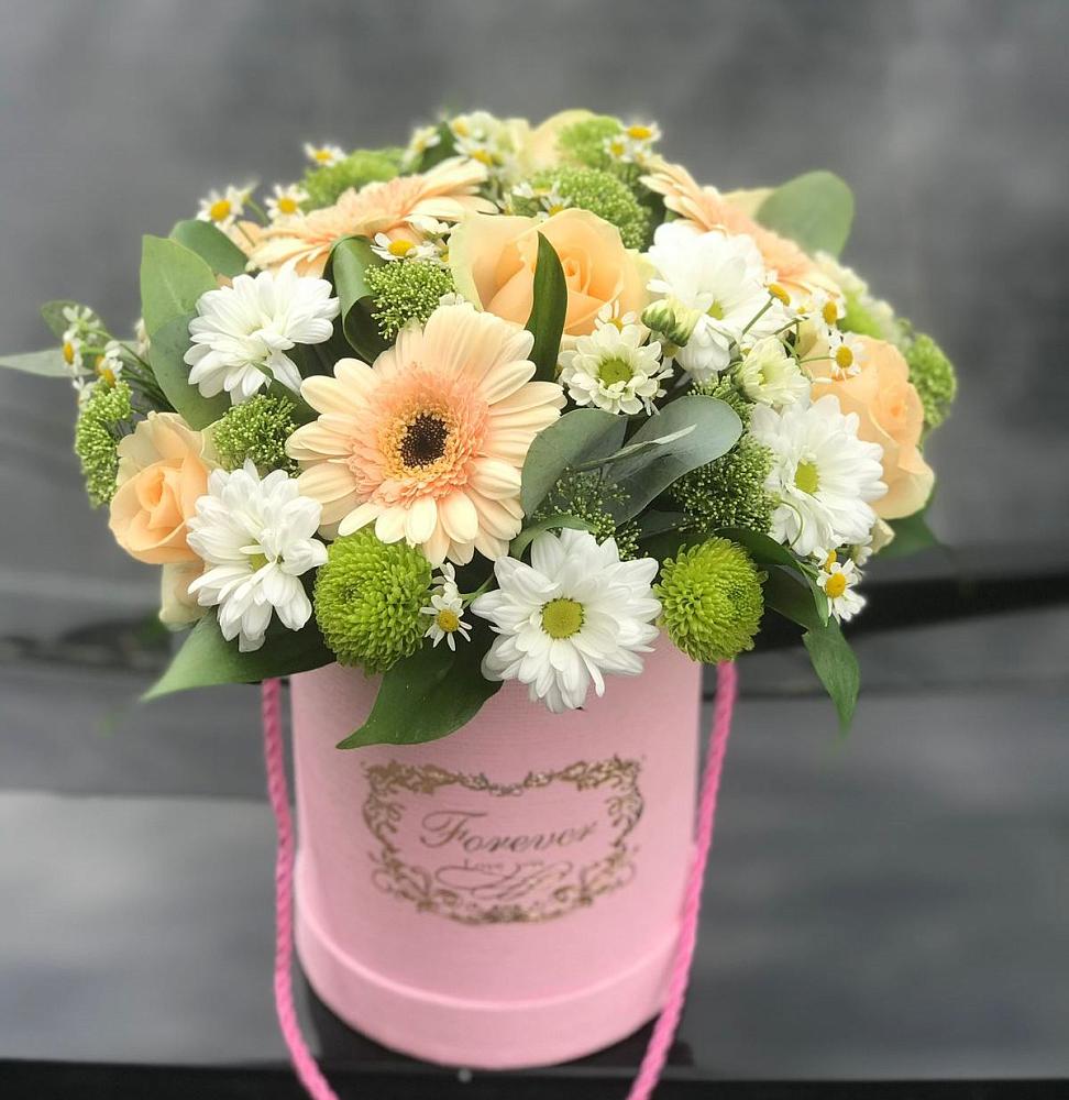 Цветочная композиция из Розы, Герберы и Хризантемы в шляпной коробке в Мильково Камчатского края