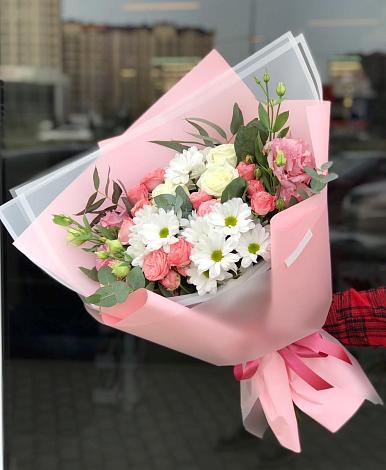 Букет цветов из: Розы, Лизиантусы и Хризантемы в Мильково Камчатского края