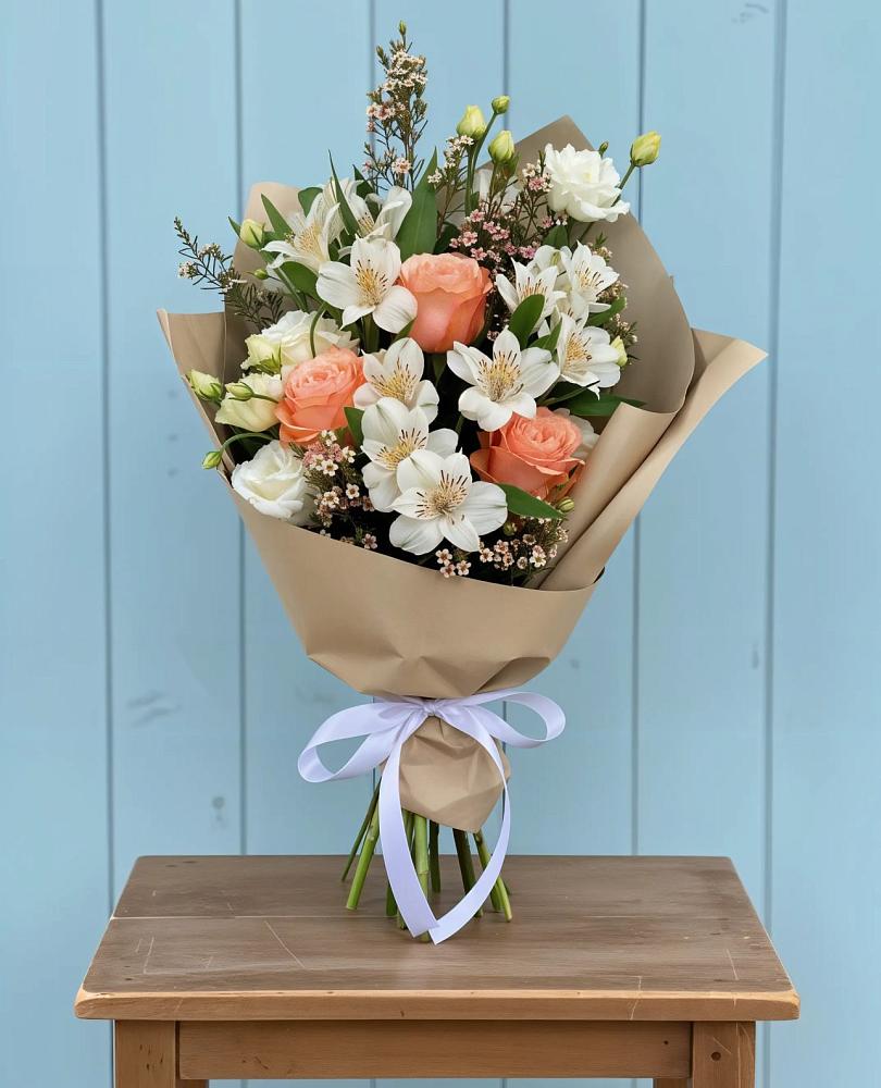 Букет цветов из: Альстромерии, Лизиантусы, Розы и Хризантемы в Мильково Камчатского края
