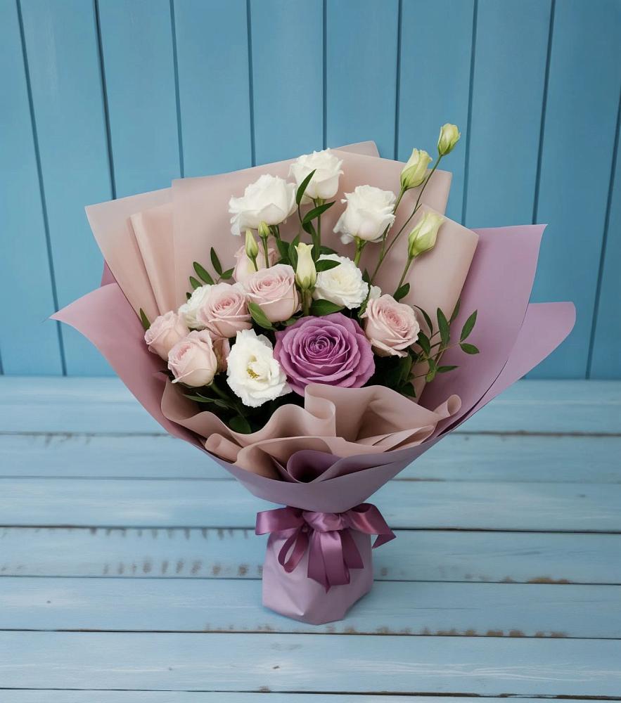 Букет цветов из: Розы и Лизиантусы в Мильково Камчатского края